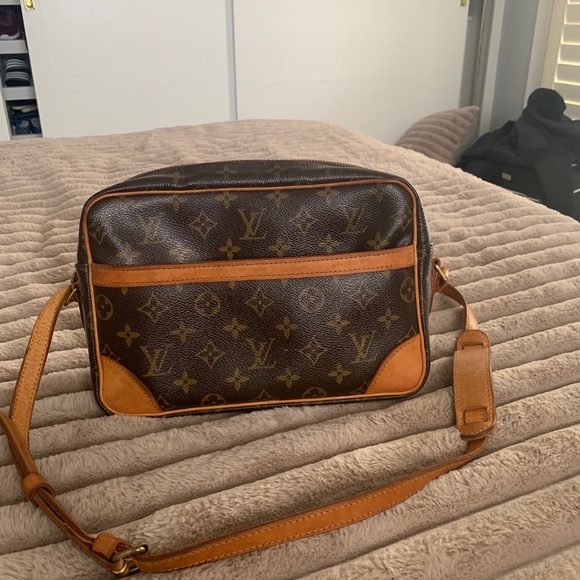 Louie Vuitton - Picture 1 of 3